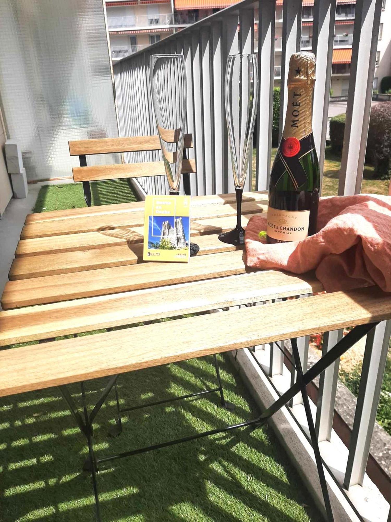 Au Havre Des Sacres - Balcon - Proximite Centre Apartment Reims Bagian luar foto